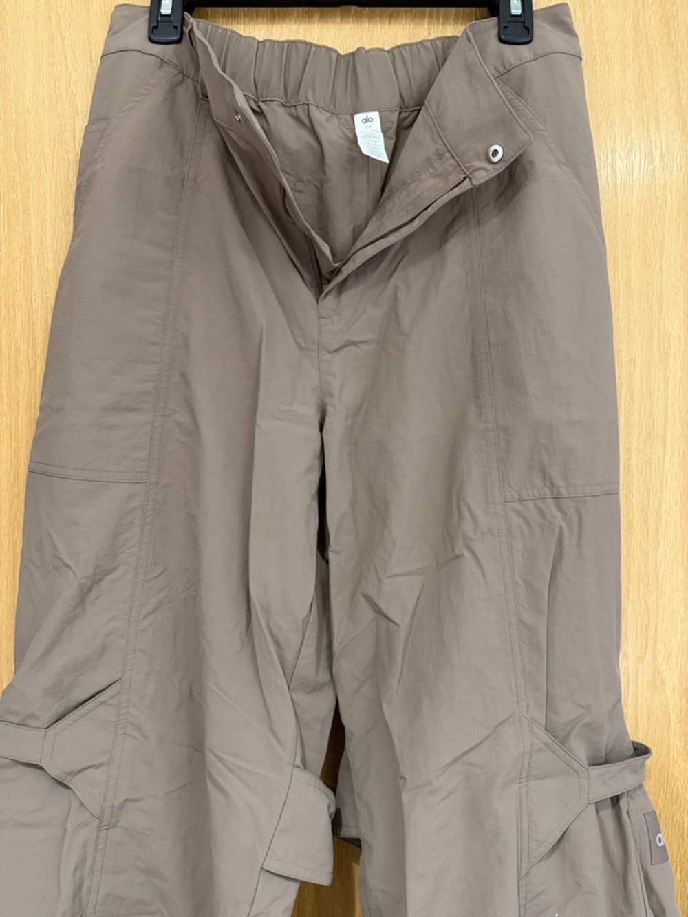 ALO Yoga Men's Taupe Cargo Pants